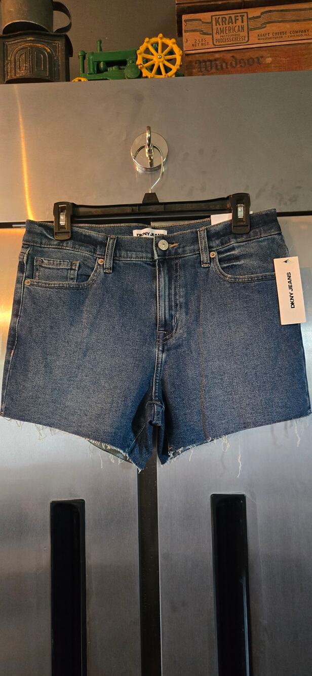 DKNY Jeans Women's Mid Rise Denim Shorts Size 28 NWT Medium Wash